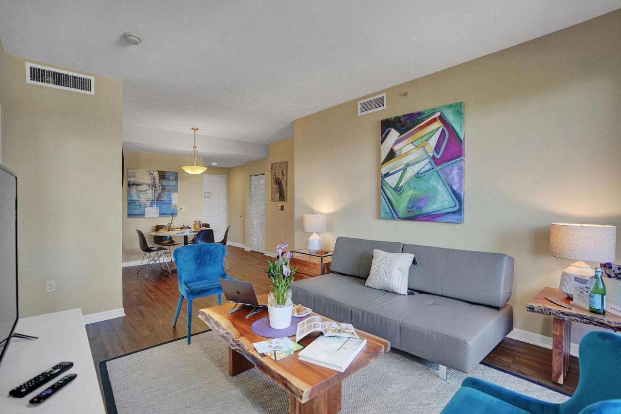 Dharma Home Suites South Miami At Red Road Commons Room photo