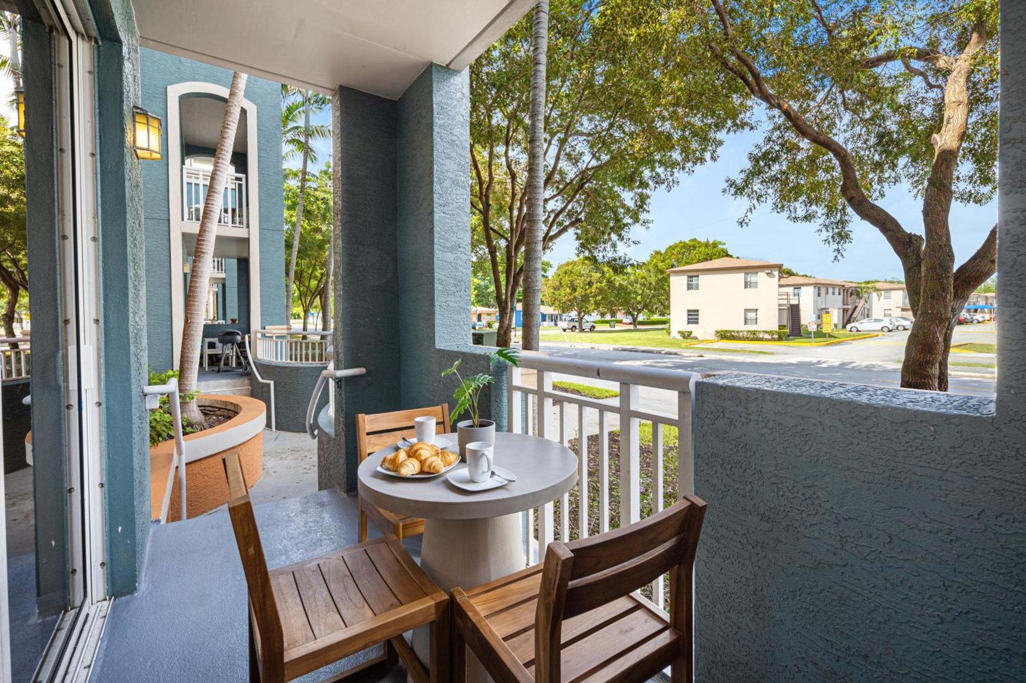 Dharma Home Suites South Miami At Red Road Commons Exterior photo